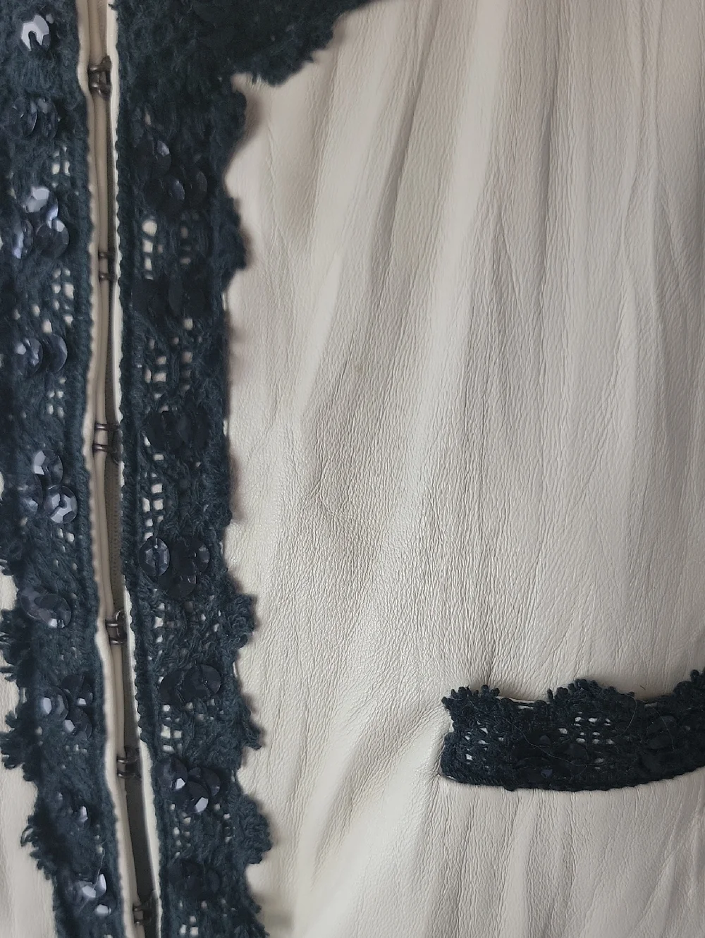 PAMELA DENNIS Cream White Black‎ Crochet Sequin Trim VTG Retro Leather Jacket M